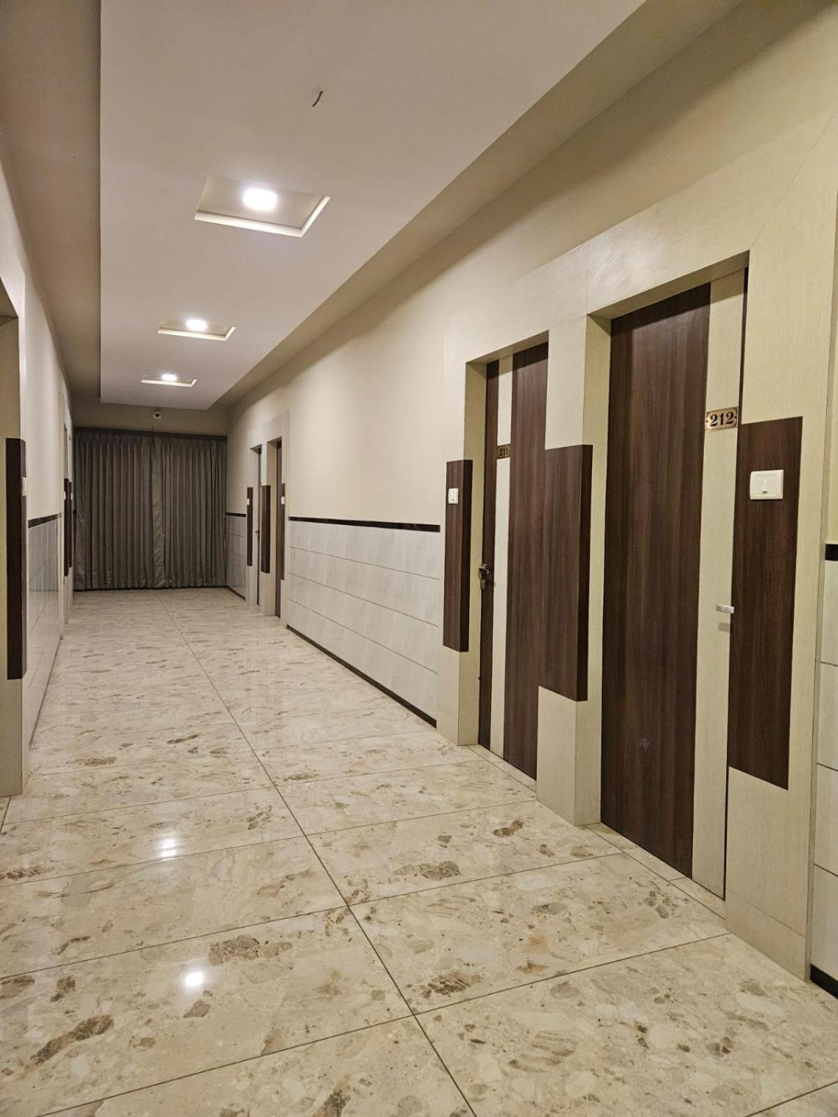 Majestic Inn Vasai Exterior foto