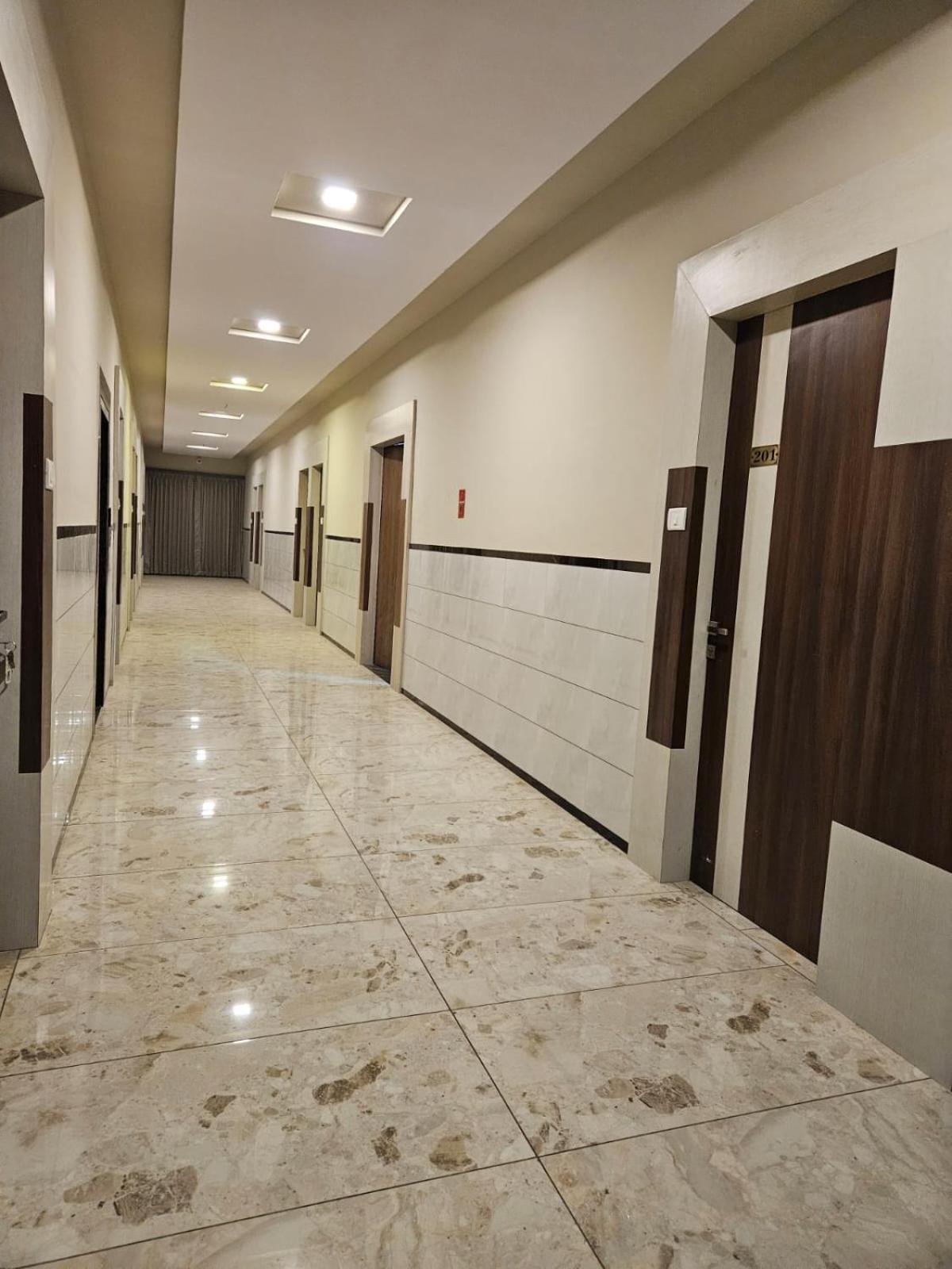Majestic Inn Vasai Exterior foto